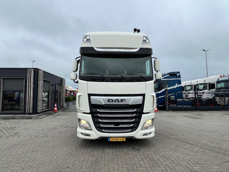 DAF XF 450 SSC 6x2 BDF - Alvaz teherautó: 2 kép. DAF XF 450 SSC 6x2 BDF - Alvaz teherautó: 2 kép.
