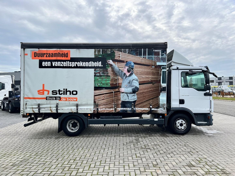 MAN TGL 150 4x2 Bakwagen Schuifzeilbak - Ponyvás teherautó: 4 kép. MAN TGL 150 4x2 Bakwagen Schuifzeilbak - Ponyvás teherautó: 4 kép.