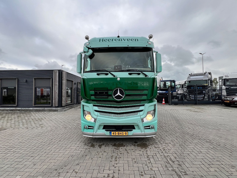 Mercedes-Benz Actros 2745 6x2 bakwagen Schuifzeilen - Ponyvás teherautó: 4 kép. Mercedes-Benz Actros 2745 6x2 bakwagen Schuifzeilen - Ponyvás teherautó: 4 kép.