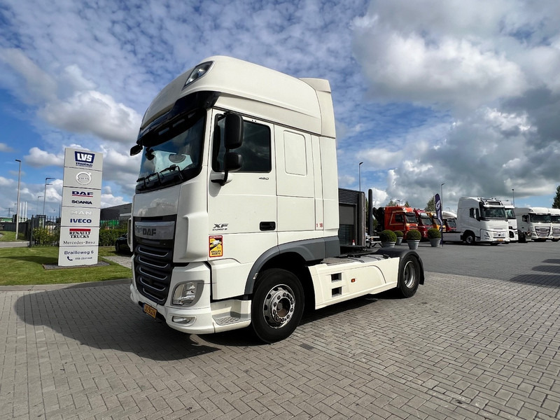 DAF XF 460 4x2 Trekker SSC / 2x Tank / full spoiler - Nyergesvontató: 1 kép. DAF XF 460 4x2 Trekker SSC / 2x Tank / full spoiler - Nyergesvontató: 1 kép.