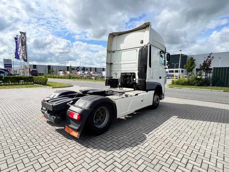 DAF XF 460 4x2 Trekker SSC / 2x Tank / full spoiler - Nyergesvontató: 5 kép. DAF XF 460 4x2 Trekker SSC / 2x Tank / full spoiler - Nyergesvontató: 5 kép.