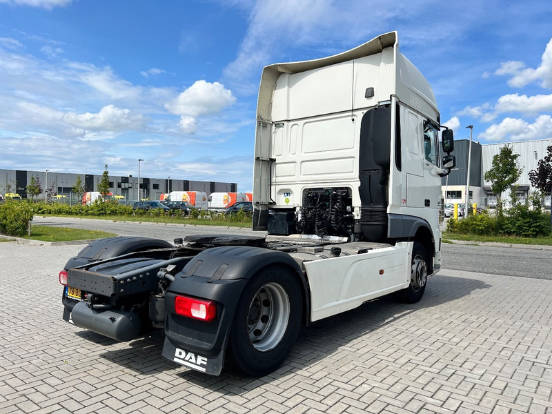 DAF XF 460 4x2 Trekker SSC / 2x Tank / full spoiler - Nyergesvontató: 5 kép. DAF XF 460 4x2 Trekker SSC / 2x Tank / full spoiler - Nyergesvontató: 5 kép.