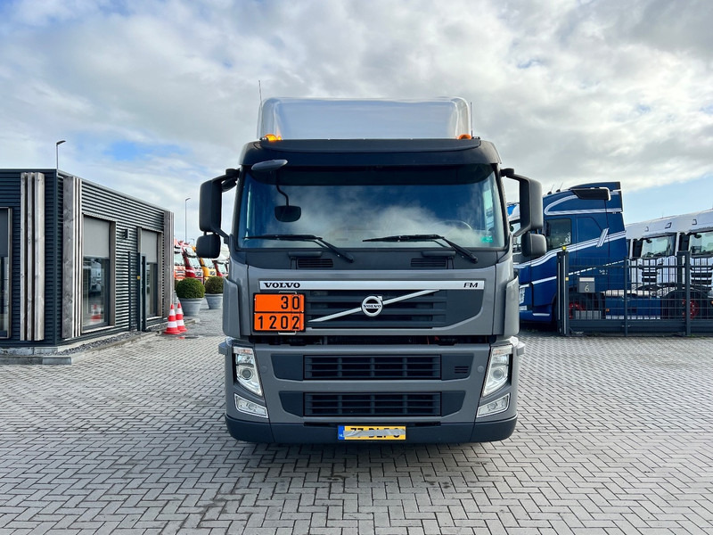 Volvo FM 410 6x2 Trekker ADR / Only 672.000km / Full Air / Euro 5 - Nyergesvontató: 2 kép. Volvo FM 410 6x2 Trekker ADR / Only 672.000km / Full Air / Euro 5 - Nyergesvontató: 2 kép.