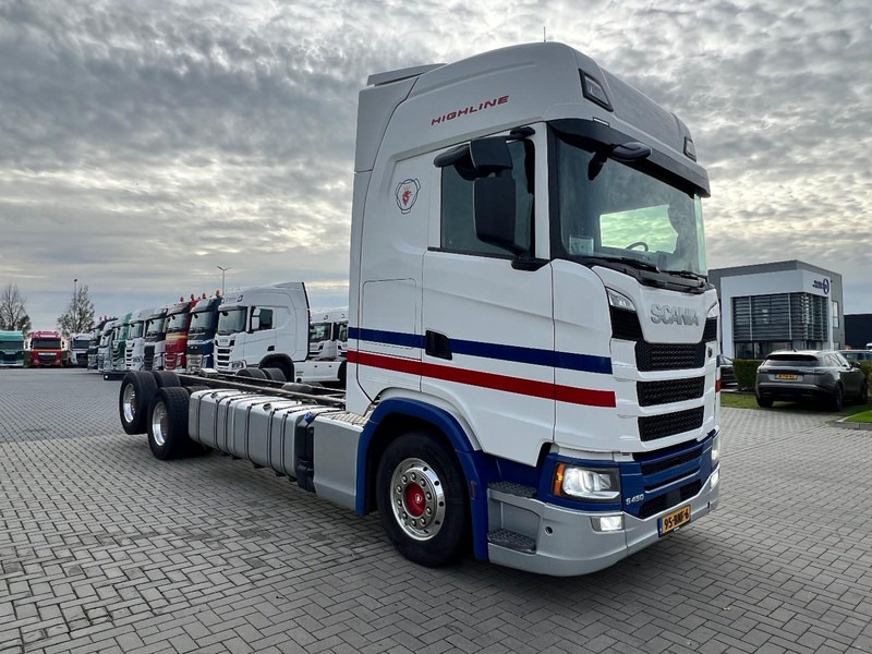 Scania S450 6x2 chassis cabine Retarder / Alcoa / Standclima / 715cm - Alvaz teherautó: 3 kép. Scania S450 6x2 chassis cabine Retarder / Alcoa / Standclima / 715cm - Alvaz teherautó: 3 kép.