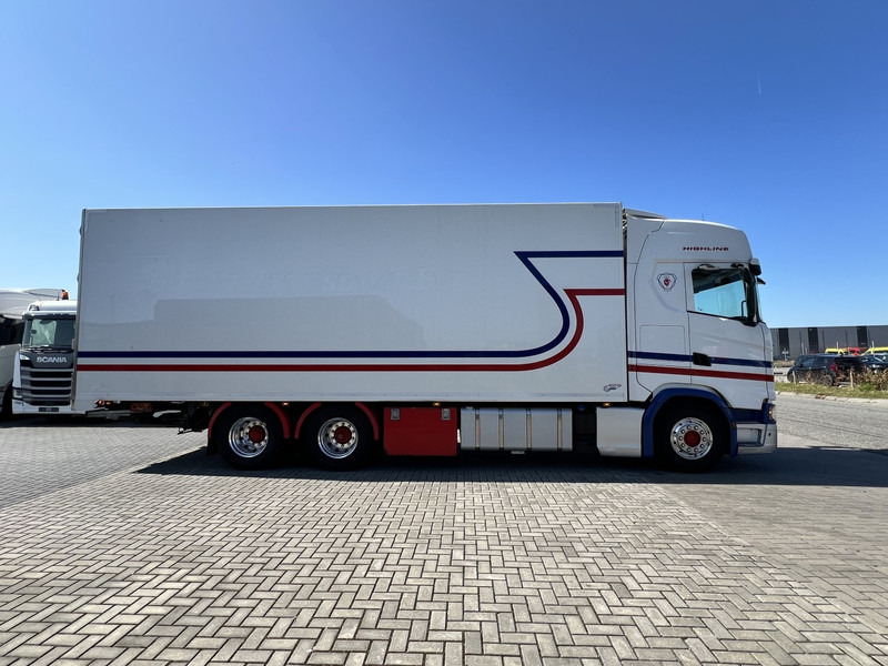 Scania S450 6x2 koelwagen Retarder / Dhollandia / Bloenenmaat - Hűtős teherautó: 4 kép. Scania S450 6x2 koelwagen Retarder / Dhollandia / Bloenenmaat - Hűtős teherautó: 4 kép.
