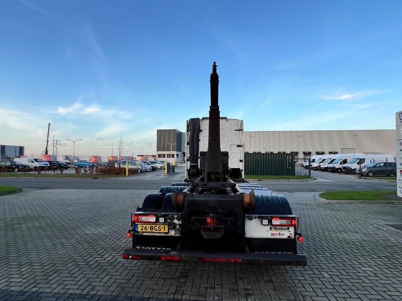 Volvo FH 500 8x2 Haakarm VDL Hooklift 21.000kg / Tridem - Horgos rakodó teherautó: 4 kép. Volvo FH 500 8x2 Haakarm VDL Hooklift 21.000kg / Tridem - Horgos rakodó teherautó: 4 kép.