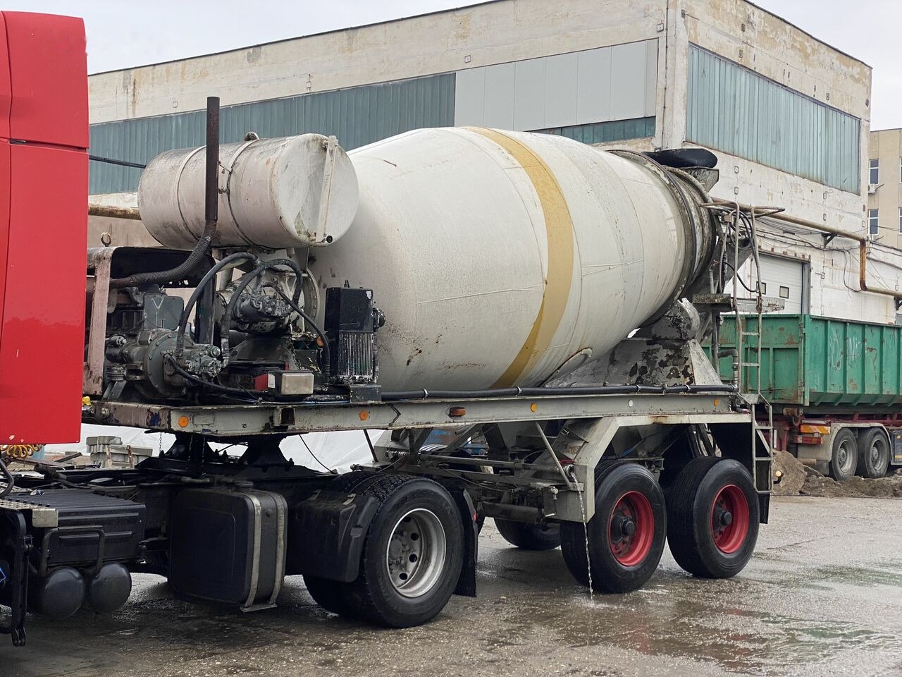 Betonkeverő félpótkocsi CIFA: 13 kép.