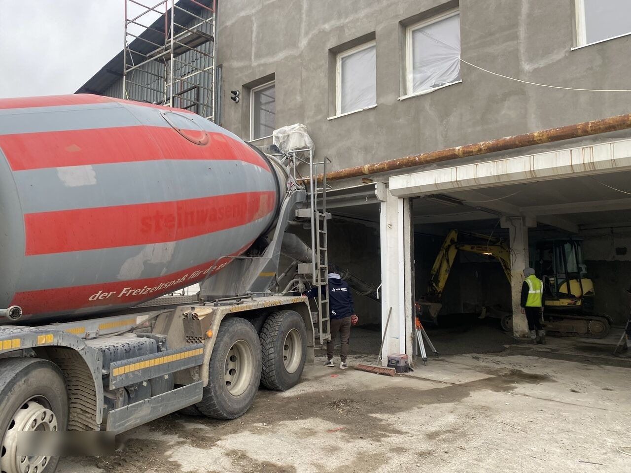 Betonkeverő félpótkocsi CIFA: 14 kép.