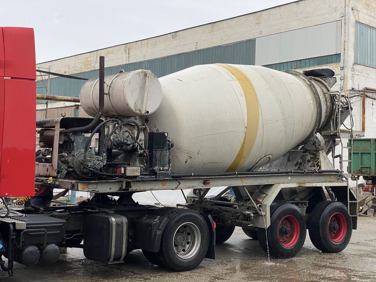 Betonkeverő félpótkocsi CIFA: 18 kép.