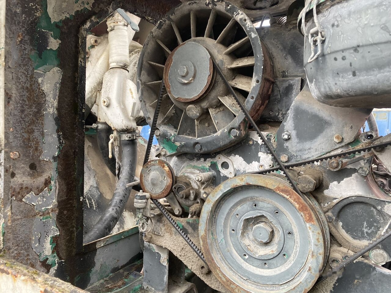 Betonkeverő félpótkocsi CIFA: 11 kép.