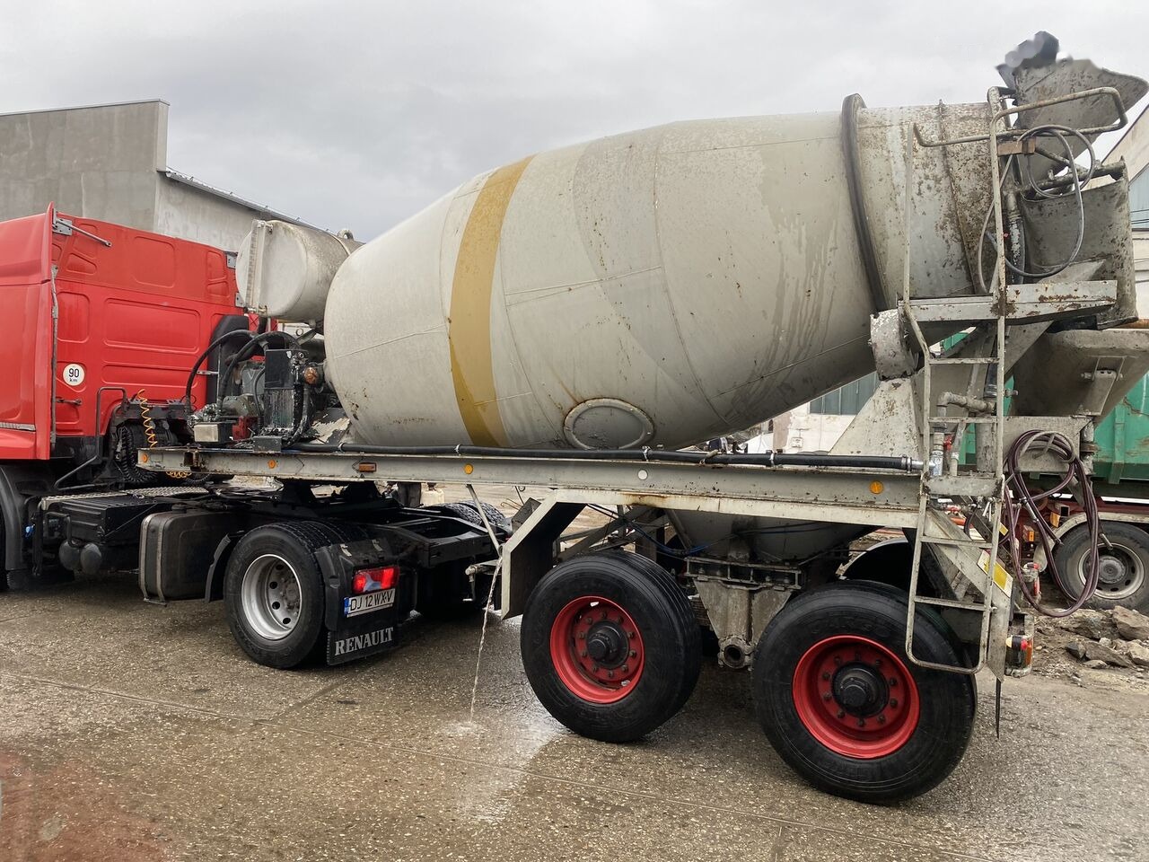 Betonkeverő félpótkocsi CIFA: 6 kép.