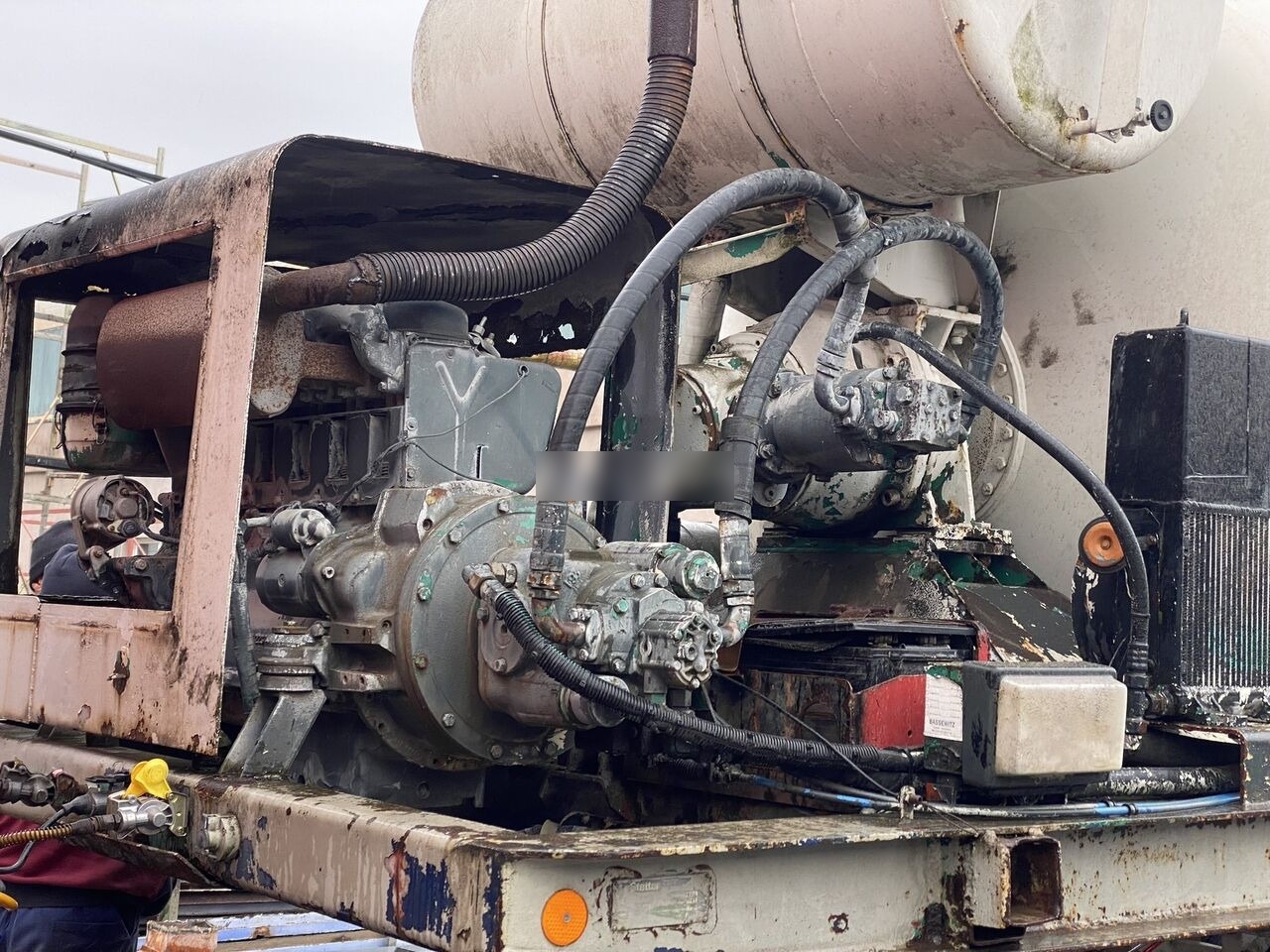 Betonkeverő félpótkocsi CIFA: 15 kép.