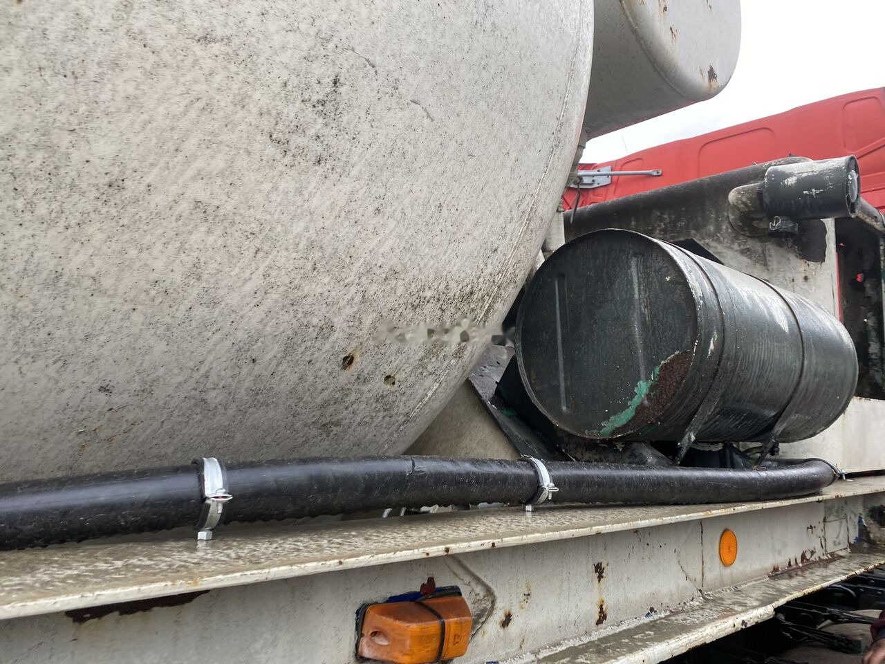 Betonkeverő félpótkocsi CIFA: 9 kép.