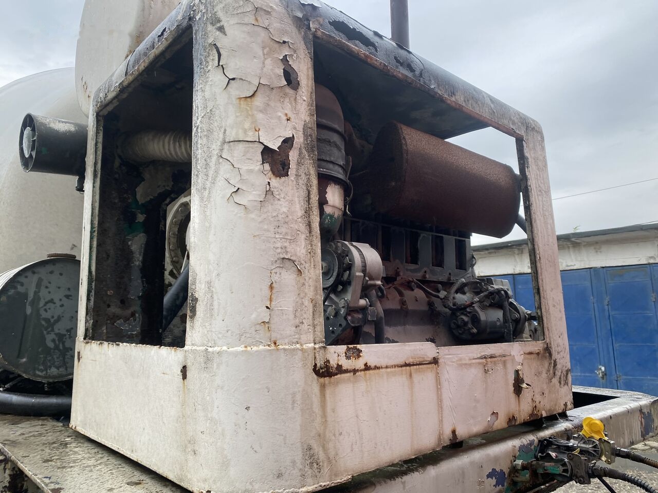 Betonkeverő félpótkocsi CIFA: 10 kép.