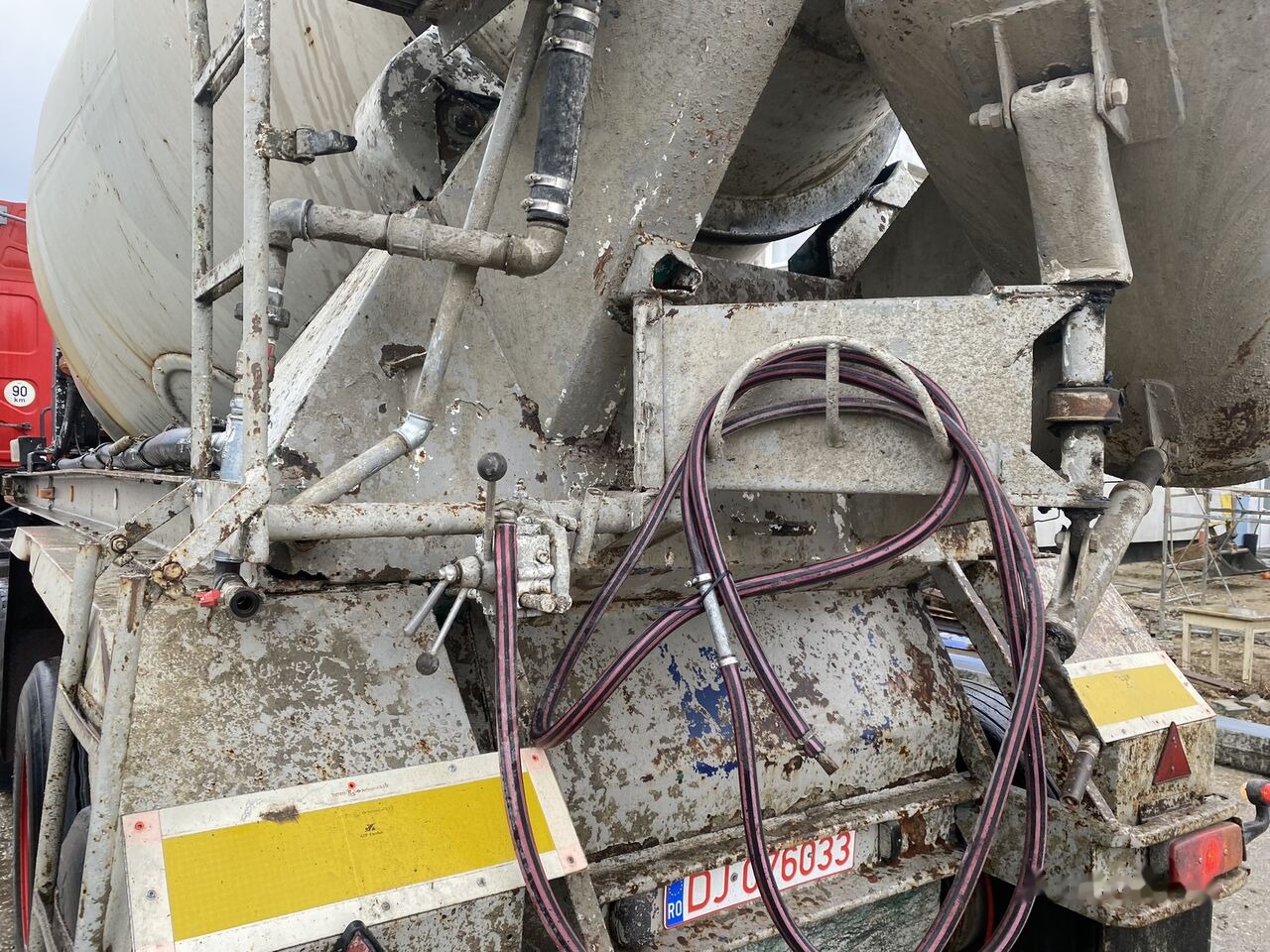 Betonkeverő félpótkocsi CIFA: 19 kép.