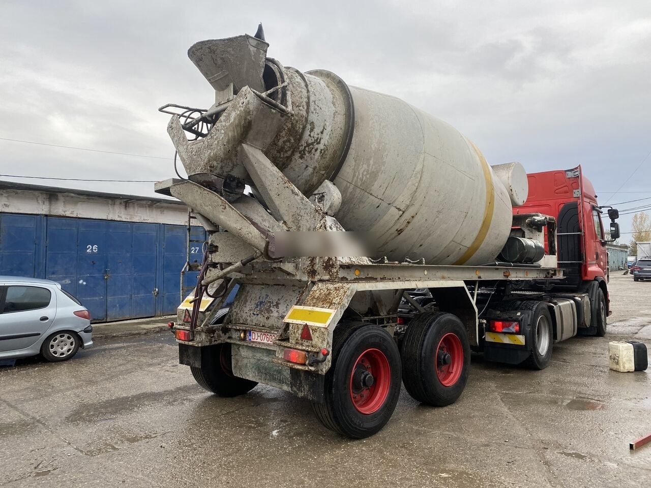 Betonkeverő félpótkocsi CIFA: 7 kép.