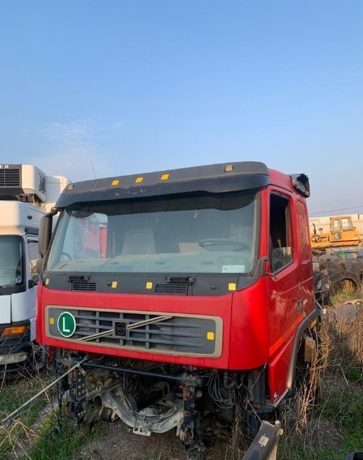 Cutie ,axe etc Volvo FM 12 truck - Motor - Teherautó: 2 kép. Cutie ,axe etc Volvo FM 12 truck - Motor - Teherautó: 2 kép.