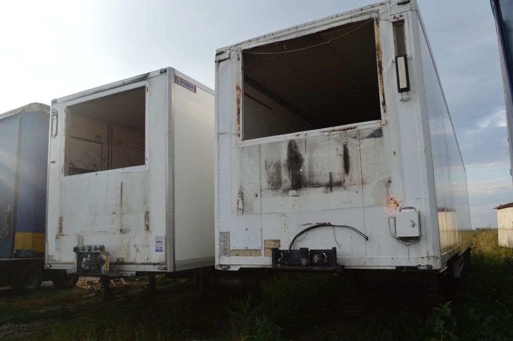 DEPOZITARE -DUBE CONTAINERE for parts - Hűtős felépítmény: 1 kép. DEPOZITARE -DUBE CONTAINERE for parts - Hűtős felépítmény: 1 kép.