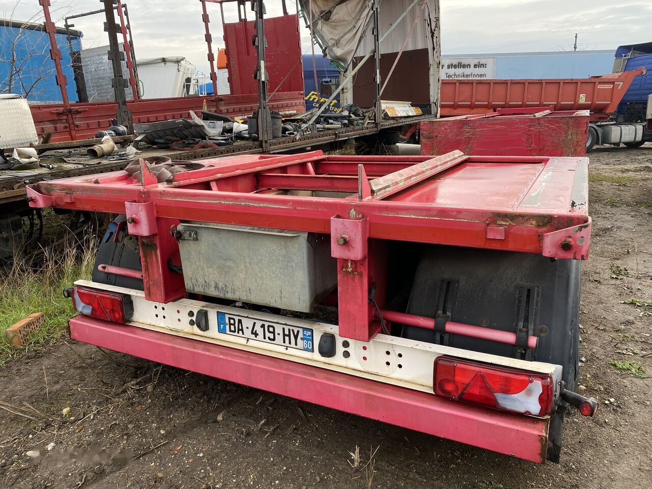 Fliegl Trailer 1 AXE ASCA ---FRANTA - Transport Special - LOWRIDER - Félpótkocsi mélybölcsős: 2 kép. Fliegl Trailer 1 AXE ASCA ---FRANTA - Transport Special - LOWRIDER - Félpótkocsi mélybölcsős: 2 kép.