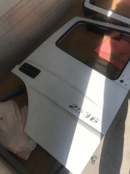 Geam+fata usa Mercedes-Benz ACTROS ATEGO AXOR - Ajtó és alkatrészek - Teherautó: 3 kép. Geam+fata usa Mercedes-Benz ACTROS ATEGO AXOR - Ajtó és alkatrészek - Teherautó: 3 kép.