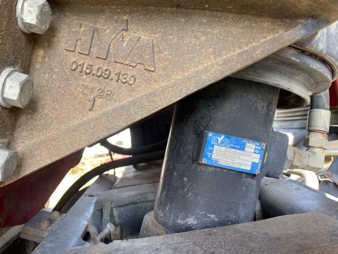 Hyva Suprastructura EUROTRAKKER 6x4 Basculabila - Billencs felépitmény: 4 kép. Hyva Suprastructura EUROTRAKKER 6x4 Basculabila - Billencs felépitmény: 4 kép.