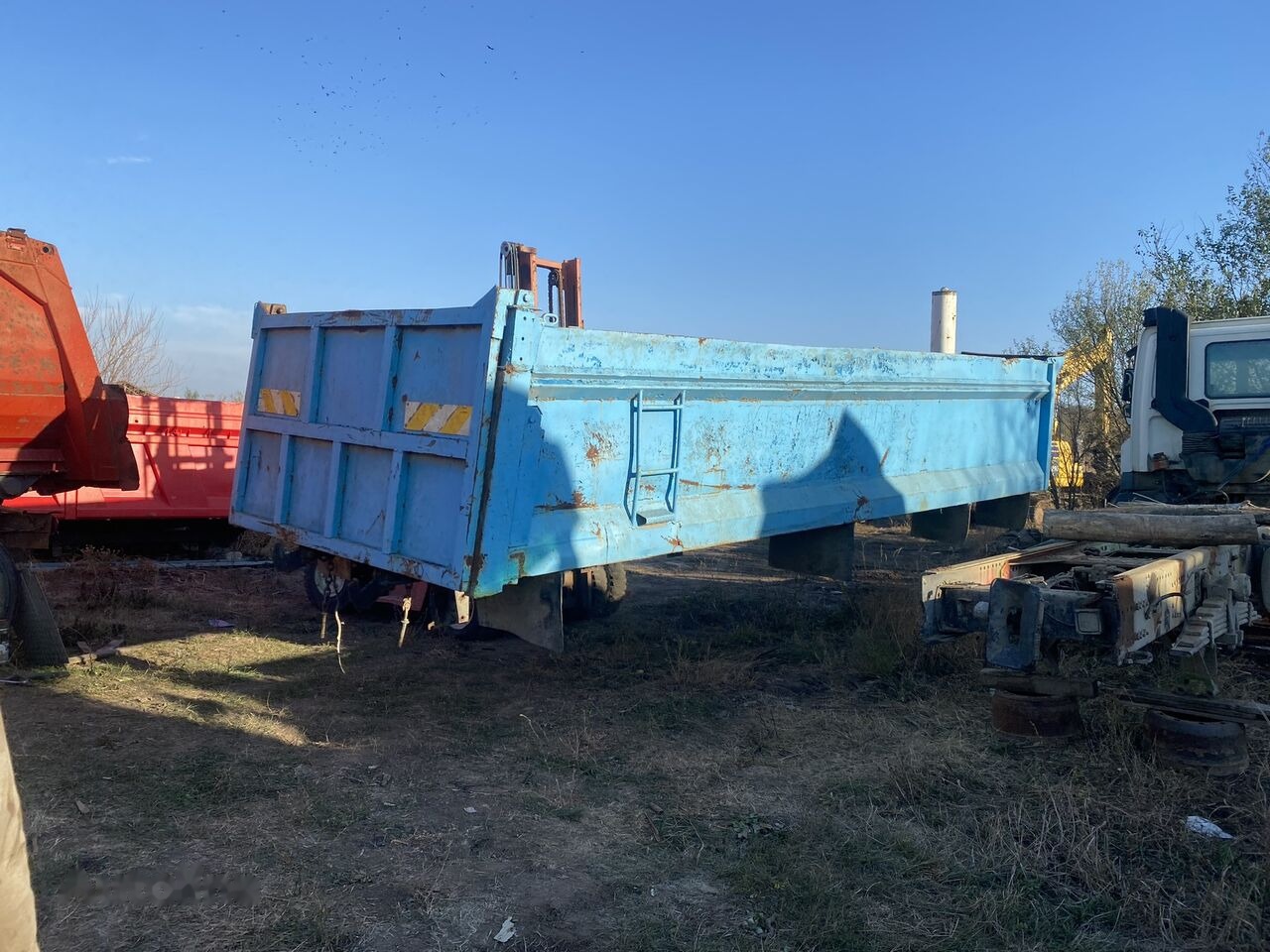 Hyva bena originala DAF 8x4 cu semisasiu si cilindru basculare - Billencs felépitmény: 3 kép. Hyva bena originala DAF 8x4 cu semisasiu si cilindru basculare - Billencs felépitmény: 3 kép.