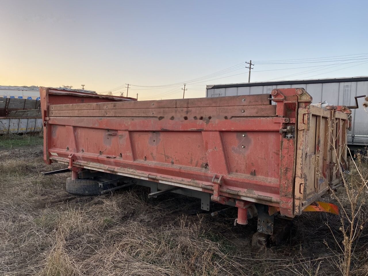 Hyva bena originala Scania 8x4 cu semisasiu si cilindru basculare - Billencs felépitmény: 2 kép. Hyva bena originala Scania 8x4 cu semisasiu si cilindru basculare - Billencs felépitmény: 2 kép.