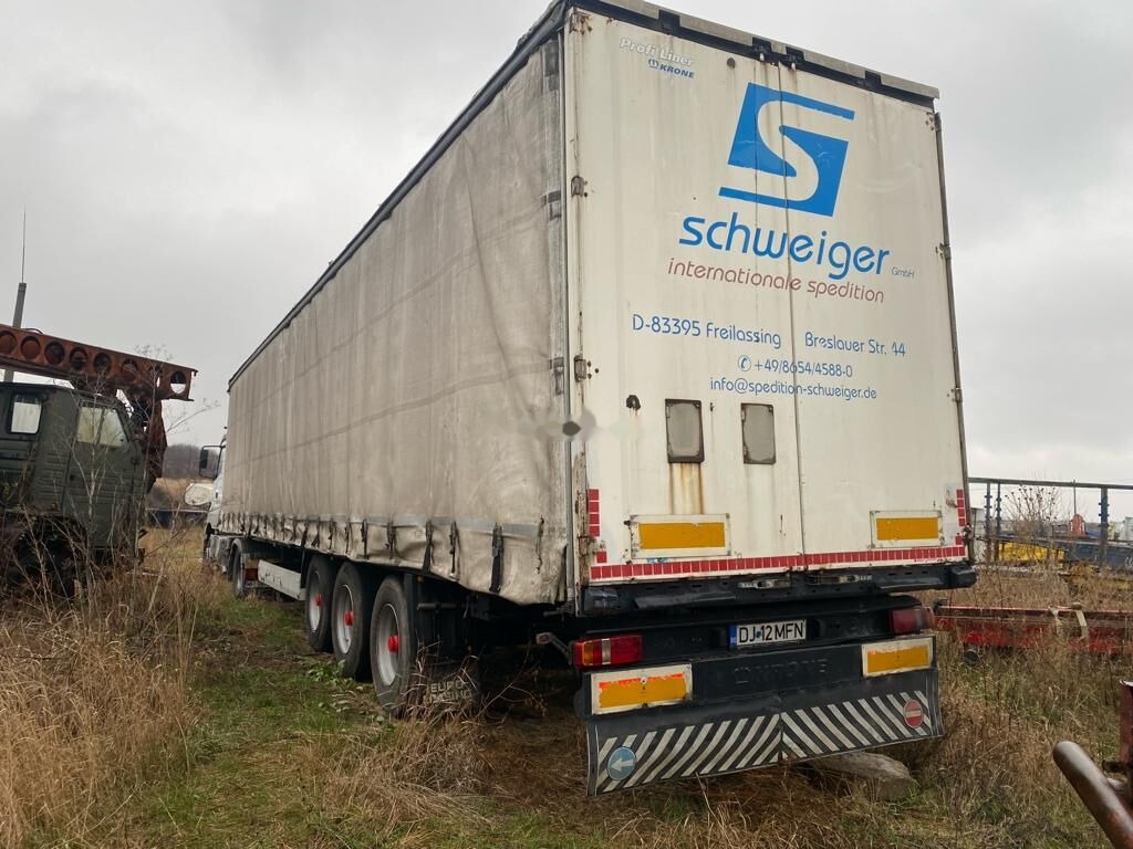 Krone SD - Ponyvás félpótkocsi: 3 kép. Krone SD - Ponyvás félpótkocsi: 3 kép.