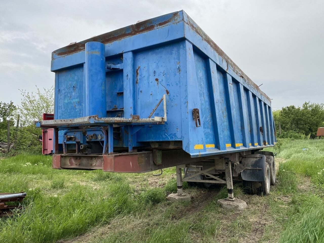 Langendorf SKS18/25// BASCULA FIER - Félpótkocsi billenőplatós: 1 kép. Langendorf SKS18/25// BASCULA FIER - Félpótkocsi billenőplatós: 1 kép.