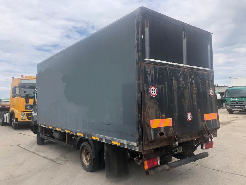 Mercedes-Benz 814 - Hőszigetelt teherautó: 2 kép. Mercedes-Benz 814 - Hőszigetelt teherautó: 2 kép.