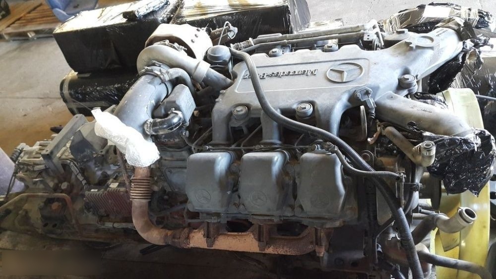 Mercedes-Benz Actros - Motor - Teherautó: 1 kép. Mercedes-Benz Actros - Motor - Teherautó: 1 kép.