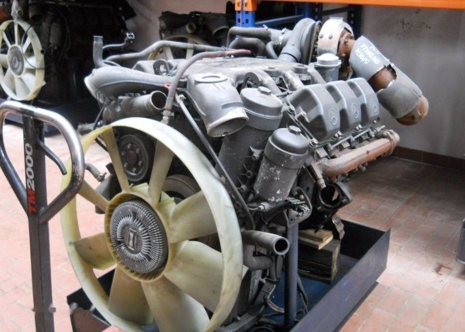 Mercedes-Benz Actros - Motor - Teherautó: 1 kép. Mercedes-Benz Actros - Motor - Teherautó: 1 kép.