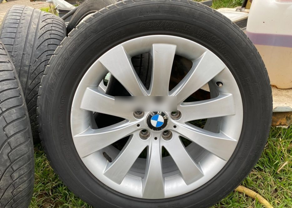 Michelin seria 7 - Komplett kerék: 5 kép. Michelin seria 7 - Komplett kerék: 5 kép.