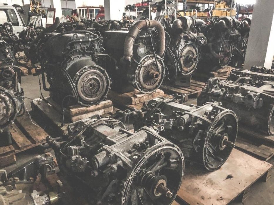 Motor Mercedes Actros / Axor din dezmembrari V6 , V8 , 6 Linie - Motor - Teherautó: 1 kép. Motor Mercedes Actros / Axor din dezmembrari V6 , V8 , 6 Linie - Motor - Teherautó: 1 kép.