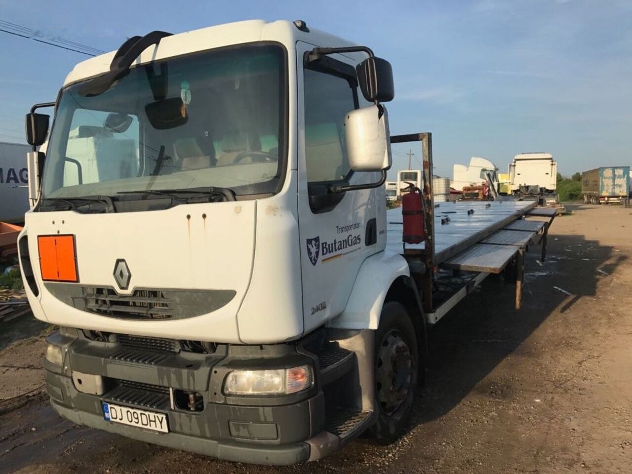 Renault Midlum DXI Adr Transport Butelii - Platós teherautó: 1 kép. Renault Midlum DXI Adr Transport Butelii - Platós teherautó: 1 kép.