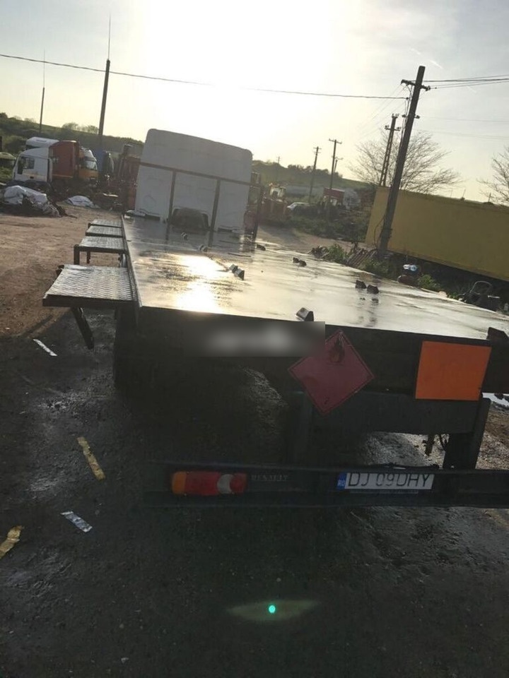 Renault Midlum DXI Adr Transport Butelii - Platós teherautó: 5 kép. Renault Midlum DXI Adr Transport Butelii - Platós teherautó: 5 kép.