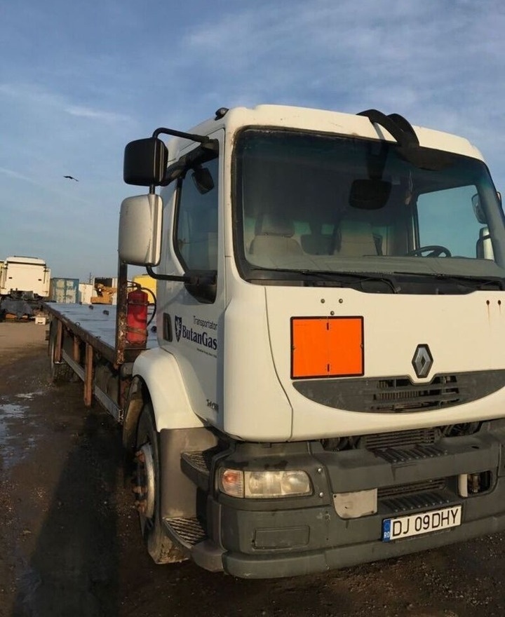 Renault Midlum DXI Adr Transport Butelii - Platós teherautó: 3 kép. Renault Midlum DXI Adr Transport Butelii - Platós teherautó: 3 kép.