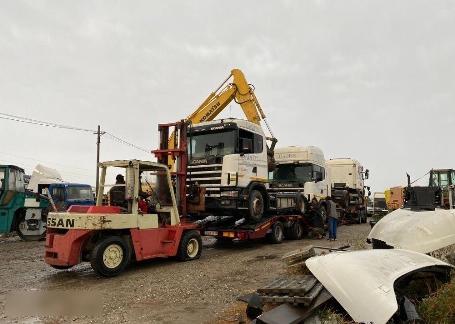 Scania P G R - Alvaz teherautó: 4 kép. Scania P G R - Alvaz teherautó: 4 kép.