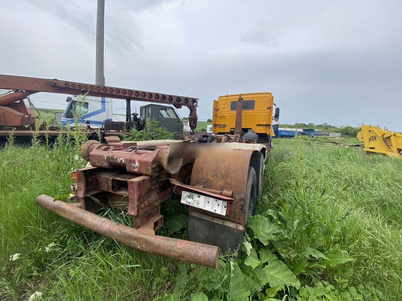 Volvo  - Horgos rakodó teherautó: 4 kép. Volvo  - Horgos rakodó teherautó: 4 kép.