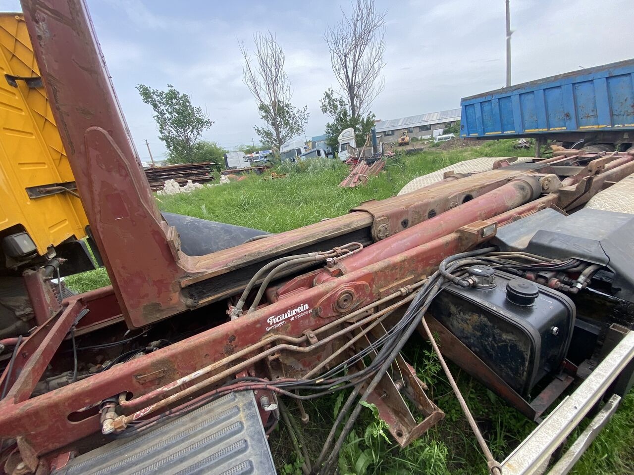 Volvo  - Horgos rakodó teherautó: 3 kép. Volvo  - Horgos rakodó teherautó: 3 kép.