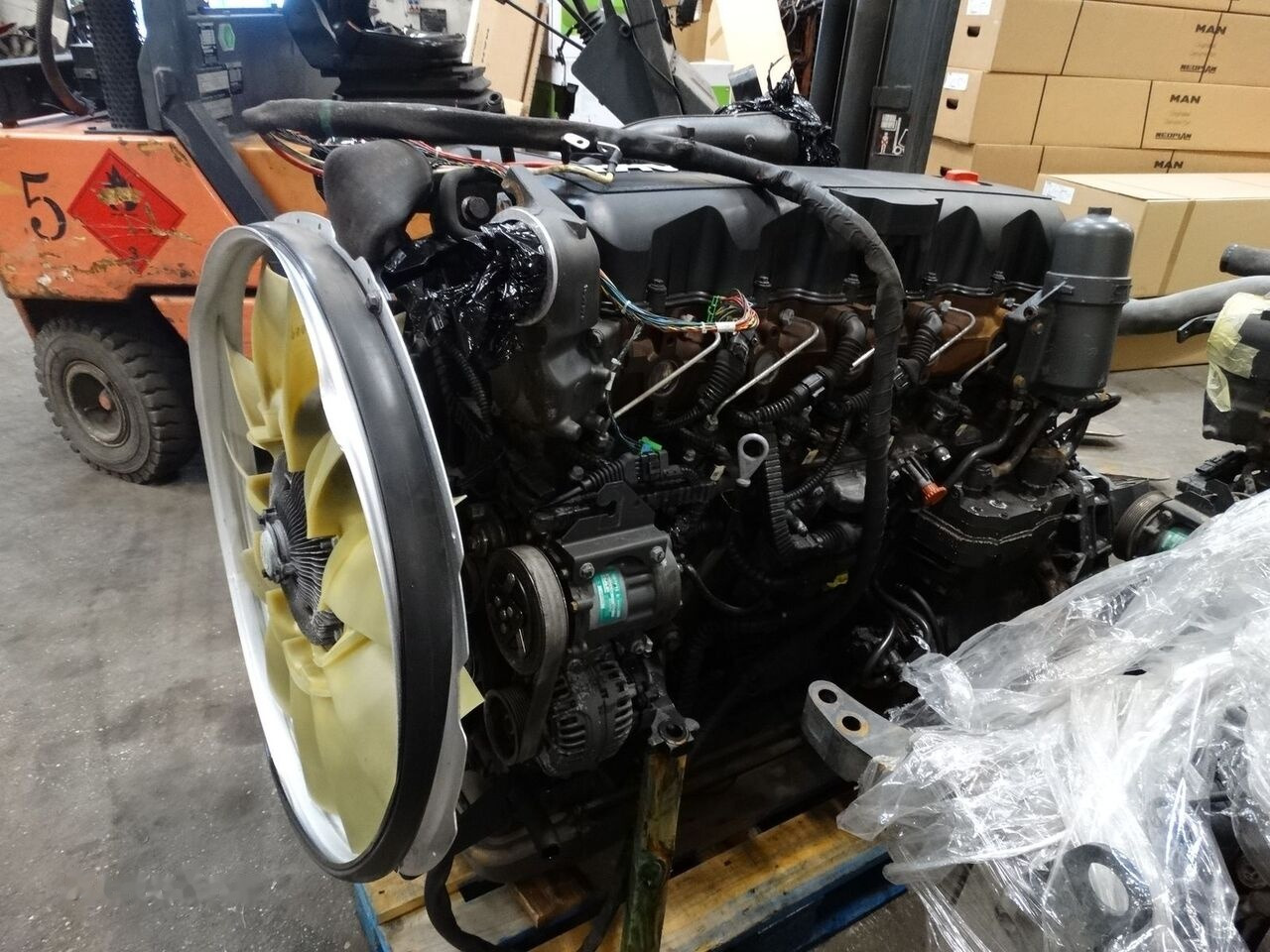 DAF MX300S1 410 DAF XF 105 - Motor - Teherautó: 2 kép. DAF MX300S1 410 DAF XF 105 - Motor - Teherautó: 2 kép.