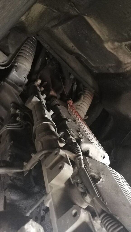 DAF XE315C 430 E3 DAF XF 95 - Motor - Teherautó: 3 kép. DAF XE315C 430 E3 DAF XF 95 - Motor - Teherautó: 3 kép.