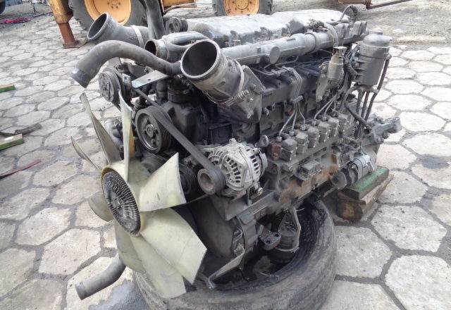 DAF XE355C1 480 DAF XF 95 - Motor - Teherautó: 1 kép. DAF XE355C1 480 DAF XF 95 - Motor - Teherautó: 1 kép.