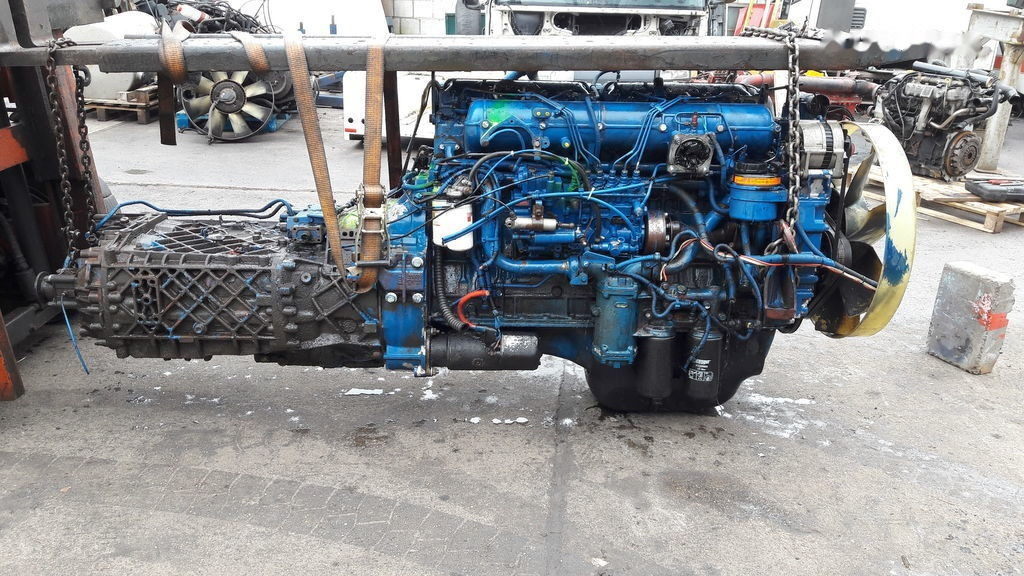 IVECO 8210.42L 420 E2 IVECO EuroTech Magirus - Motor - Teherautó: 2 kép. IVECO 8210.42L 420 E2 IVECO EuroTech Magirus - Motor - Teherautó: 2 kép.