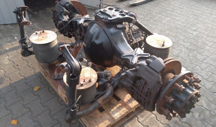 MAN truck - Tengely és alkatrészek - Teherautó: 1 kép. MAN truck - Tengely és alkatrészek - Teherautó: 1 kép.