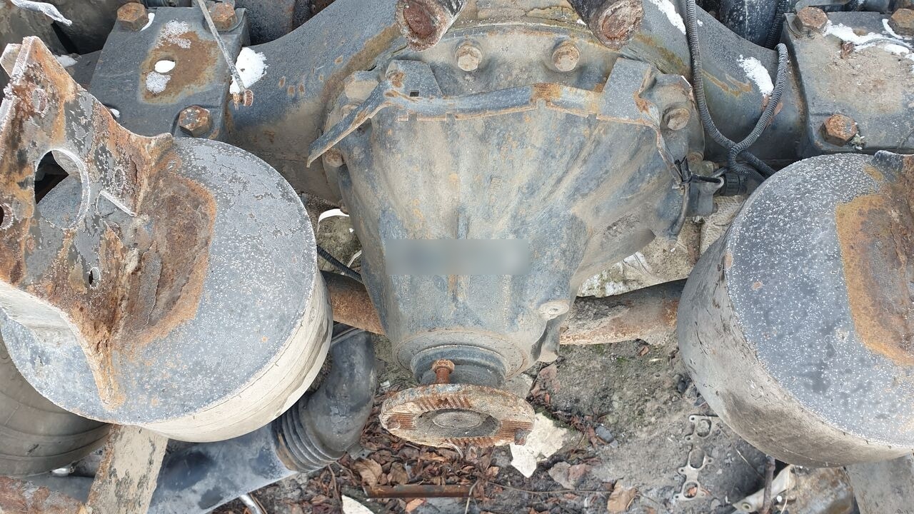 Mercedes-Benz truck - Hátsó tengely - Teherautó: 4 kép. Mercedes-Benz truck - Hátsó tengely - Teherautó: 4 kép.