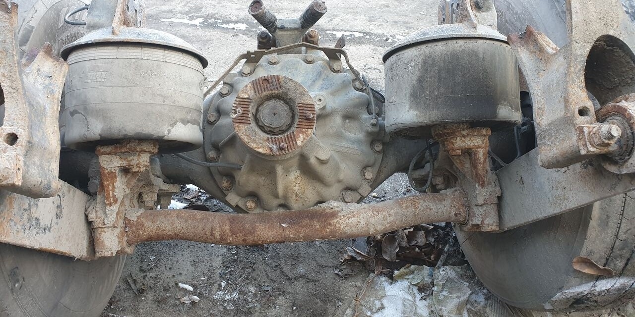 Mercedes-Benz truck - Hátsó tengely - Teherautó: 2 kép. Mercedes-Benz truck - Hátsó tengely - Teherautó: 2 kép.