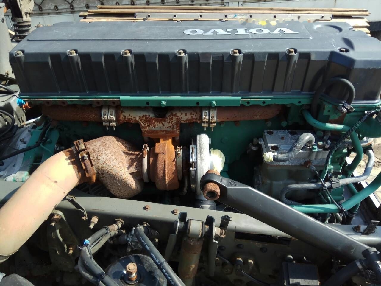 Volvo D12D 460 E3 Volvo FH 12 - Motor - Teherautó: 2 kép. Volvo D12D 460 E3 Volvo FH 12 - Motor - Teherautó: 2 kép.
