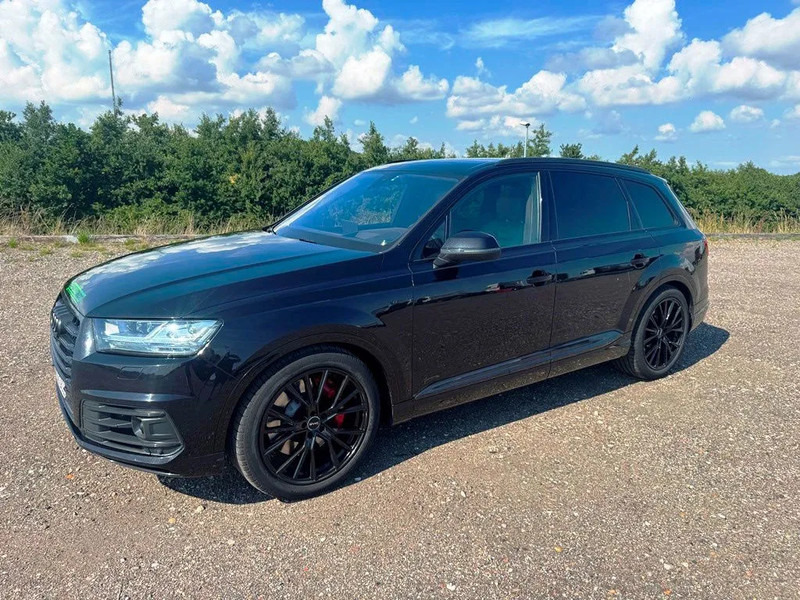Audi SQ7 Black Edition. panoramo sun roof. . oil heater. head up display. 21" alu weels. night vision. B&O sound system. - Terepjáró/ SUV: 2 kép. Audi SQ7 Black Edition. panoramo sun roof. . oil heater. head up display. 21" alu weels. night vision. B&O sound system. - Terepjáró/ SUV: 2 kép.