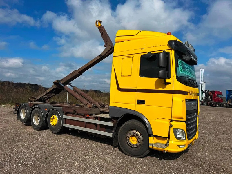 DAF XF 530 Hoglift with knæk arm. - Horgos rakodó teherautó: 3 kép. DAF XF 530 Hoglift with knæk arm. - Horgos rakodó teherautó: 3 kép.